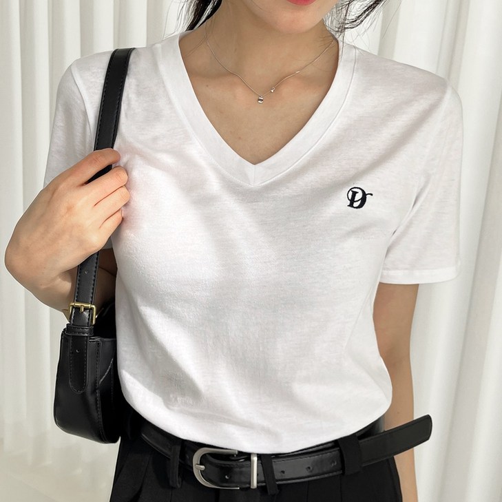 디아미뇽 리비아 자수 브이넥 코튼 반팔티