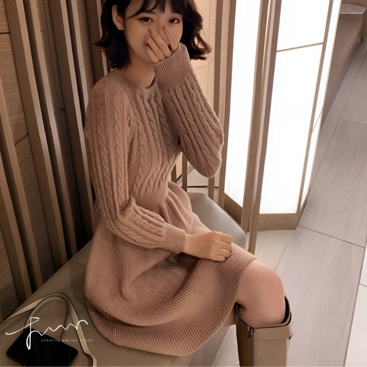 슬림해 보이는 동시에 볼륨감이 돋보이는 고급 프리미엄 니트 롱 원피스